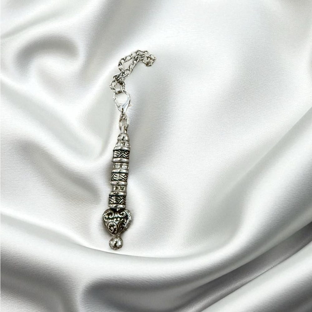 Elegant Silver Pendant Necklace